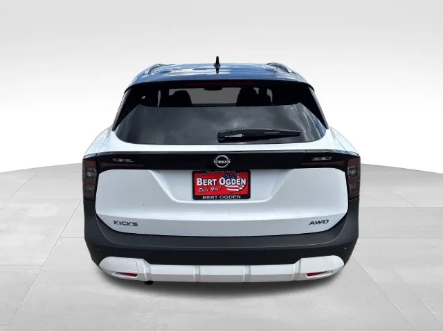 New 2027 Aspen White TriCoat / Super Black Two-tone Nissan SR image 6
