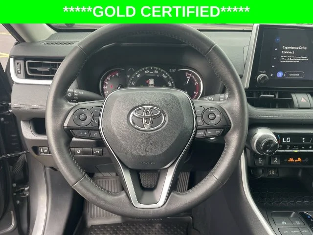 2025 Toyota RAV4 XLE - Photo 19