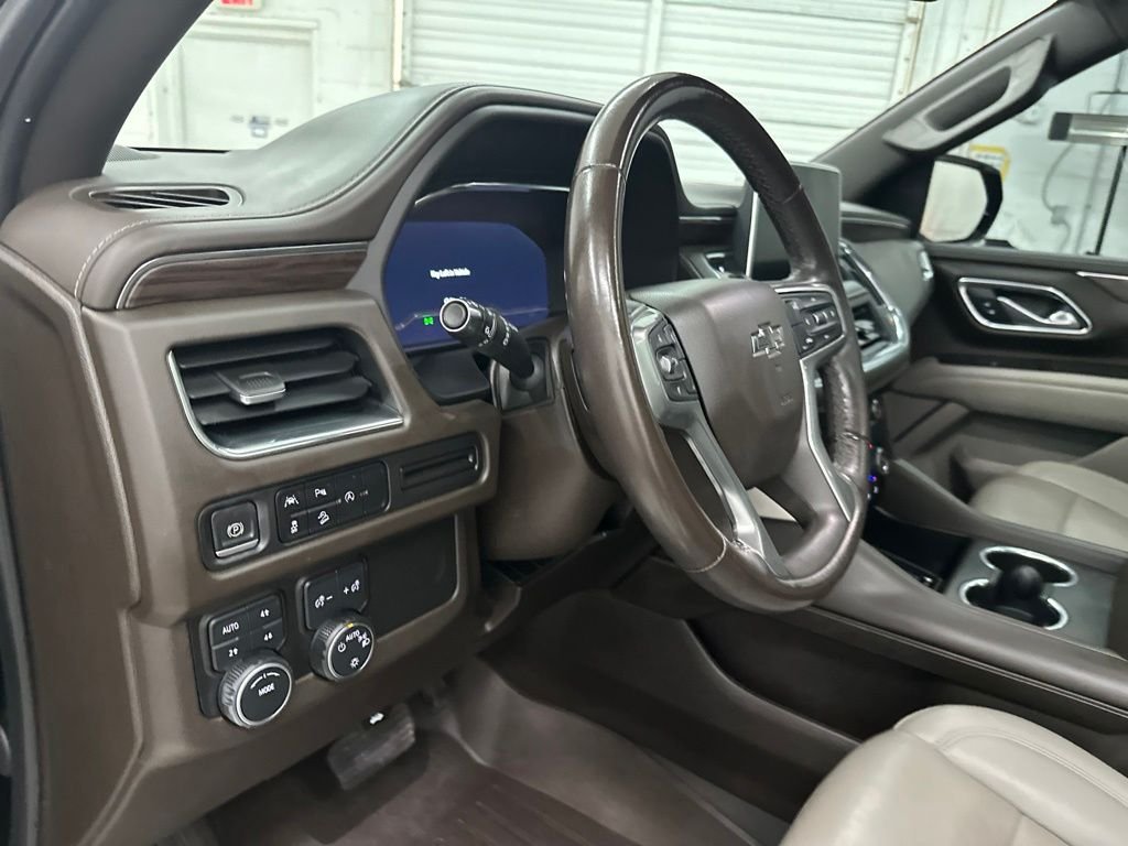 Used 2023 Black Chevrolet Z71 image 14