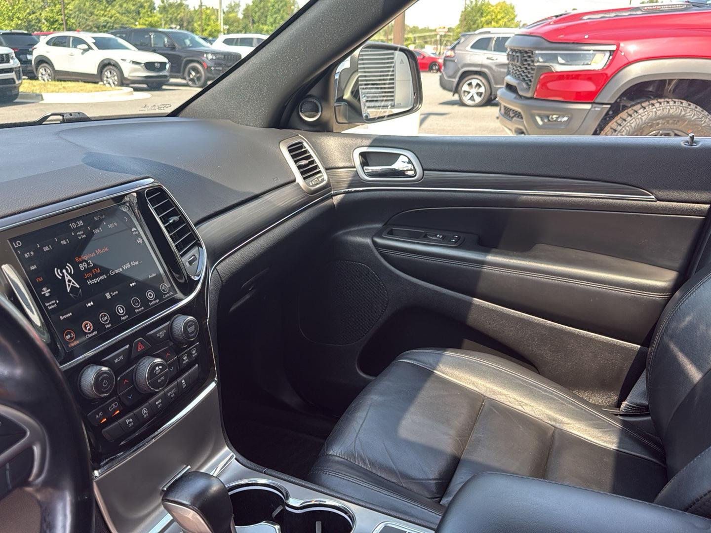 Used 2022 Bright White Clearcoat Jeep Limited image 17