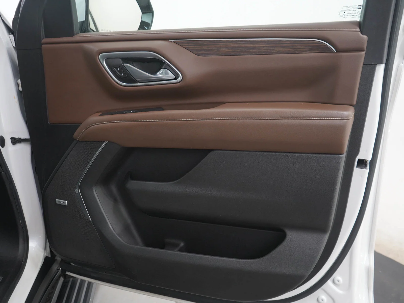 Used 2021 IRIDESCENT PEARL TRICOAT Chevrolet High Country image 9