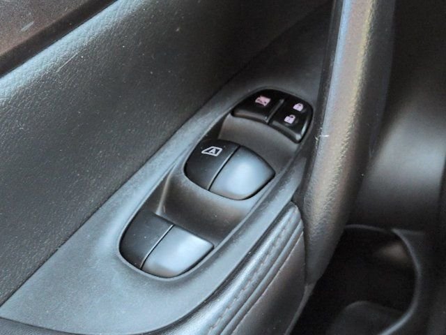 Used 2021 Silver Nissan S image 22