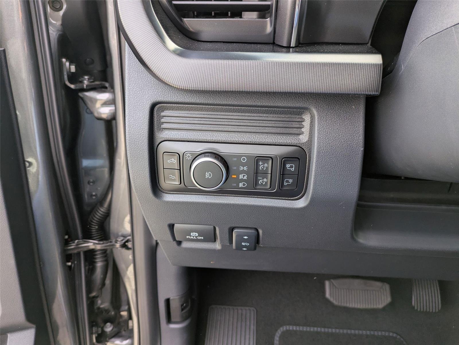 New 2026 Carbonized Gray Metallic Ford F-350® Platinum® image 17