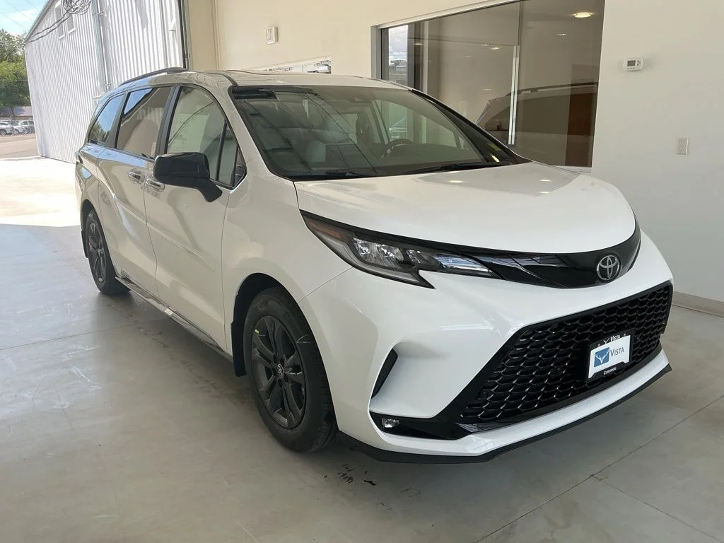 2026 Toyota Sienna XSE 7-Passenger Hybrid AWD's photo