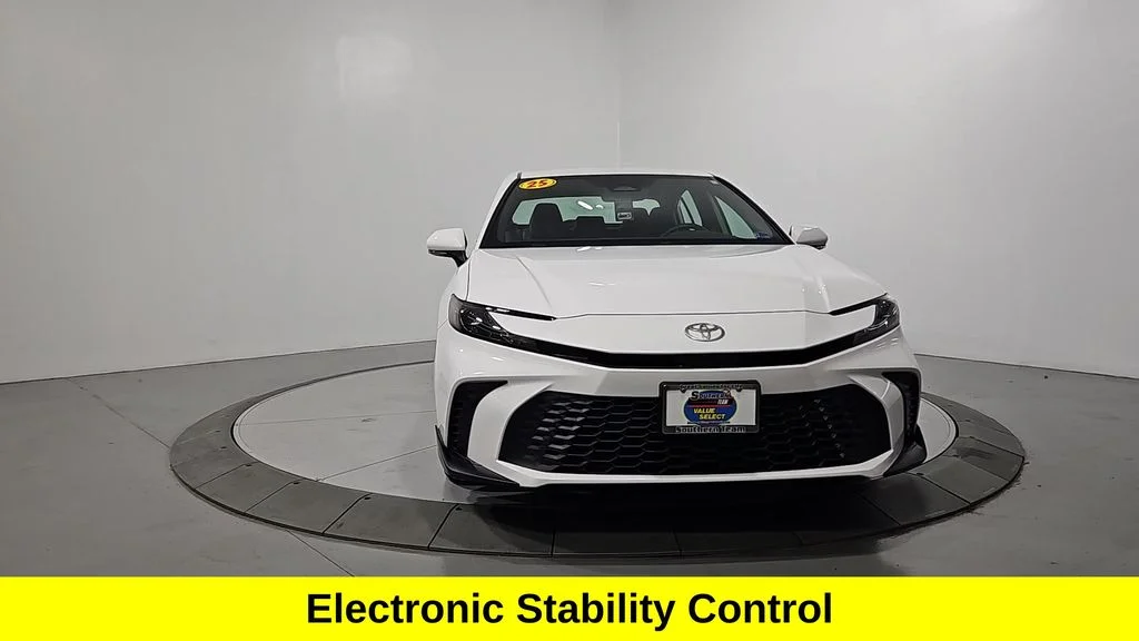 Used 2025  Toyota SE image 8