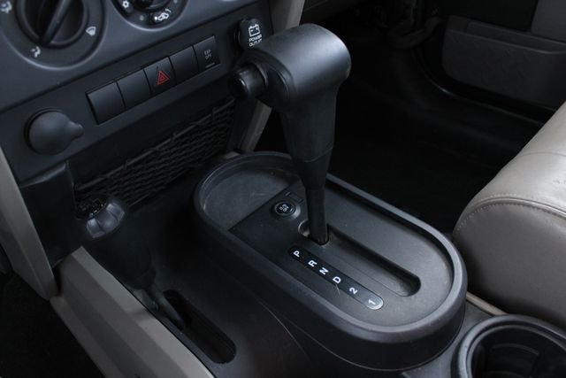 Used 2009 Green Jeep X image 13