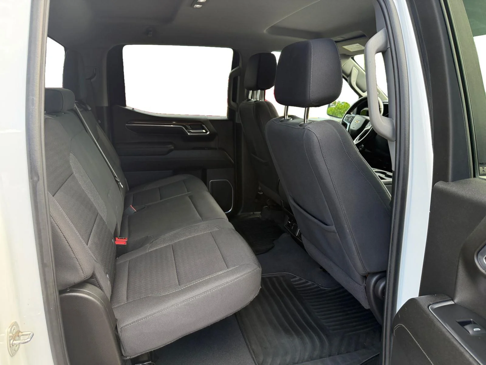 Used 2024 Summit White Chevrolet LT image 23