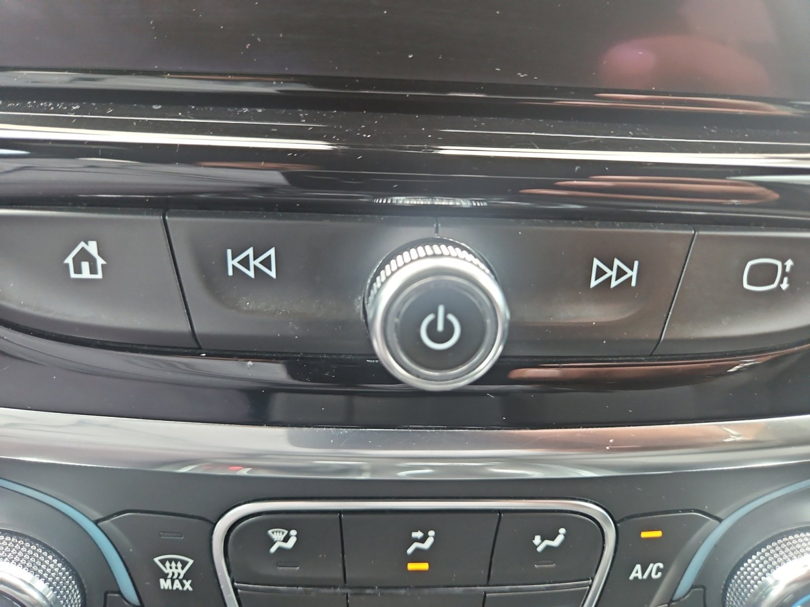 Used 2023 Summit White Chevrolet LT Cloth image 14