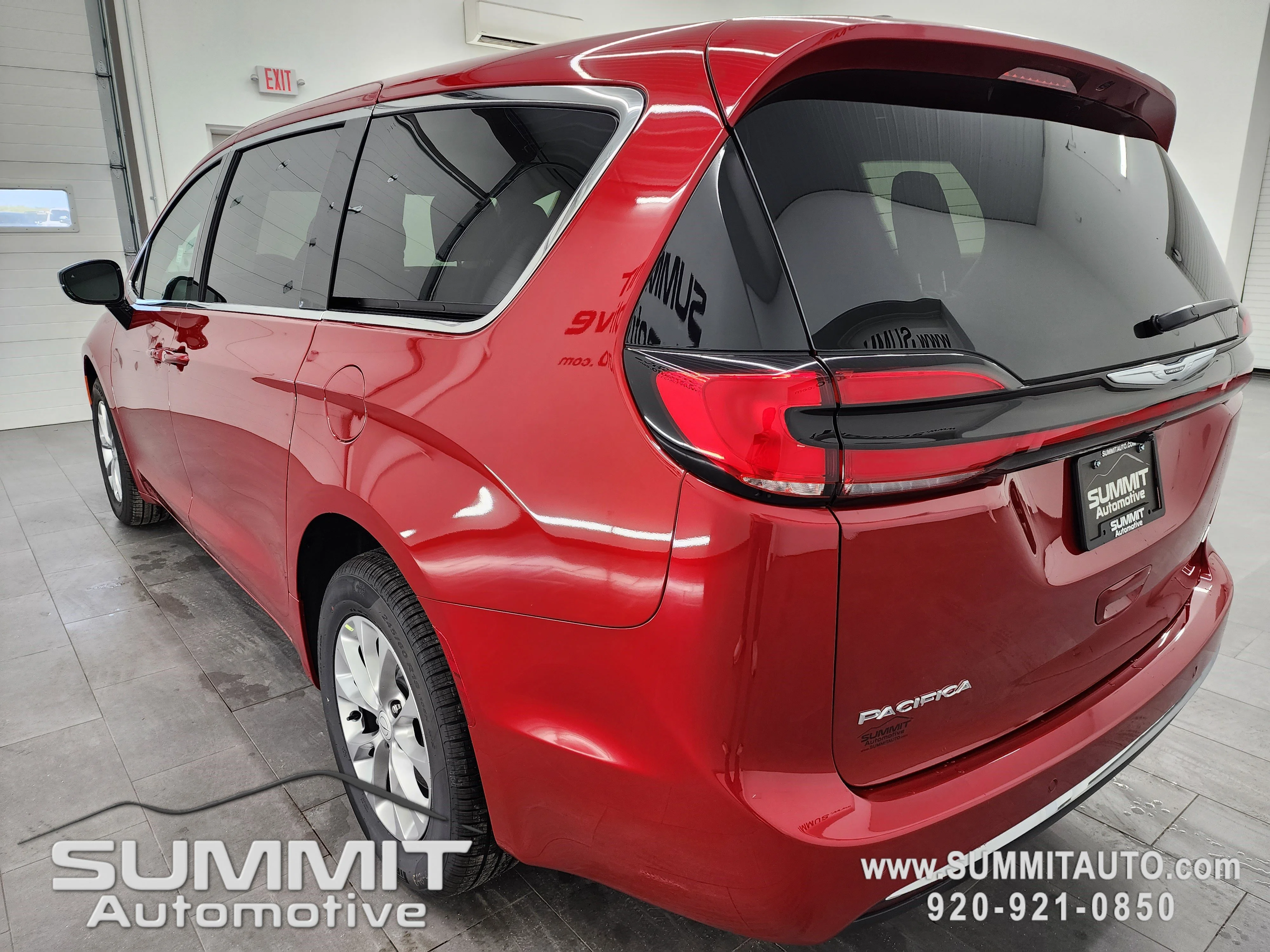 New 2026 Red Hot Pearl-Coat Exterior Paint Chrysler Select image 6