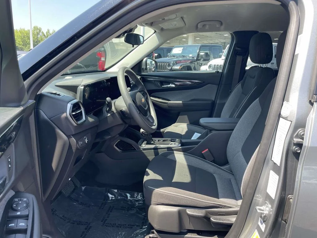 Used 2025 Gray Chevrolet LT image 25