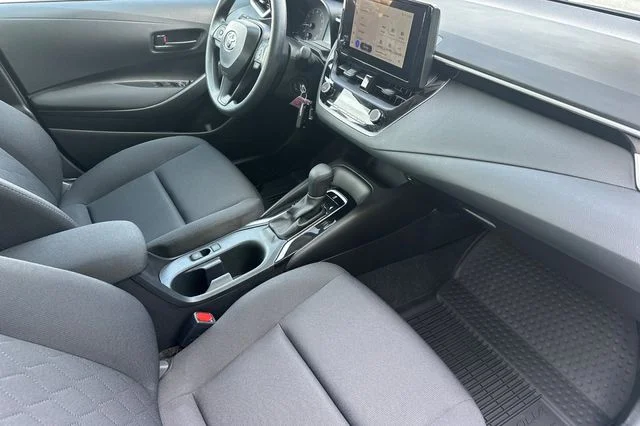 2025 Toyota Corolla LE - Photo 18
