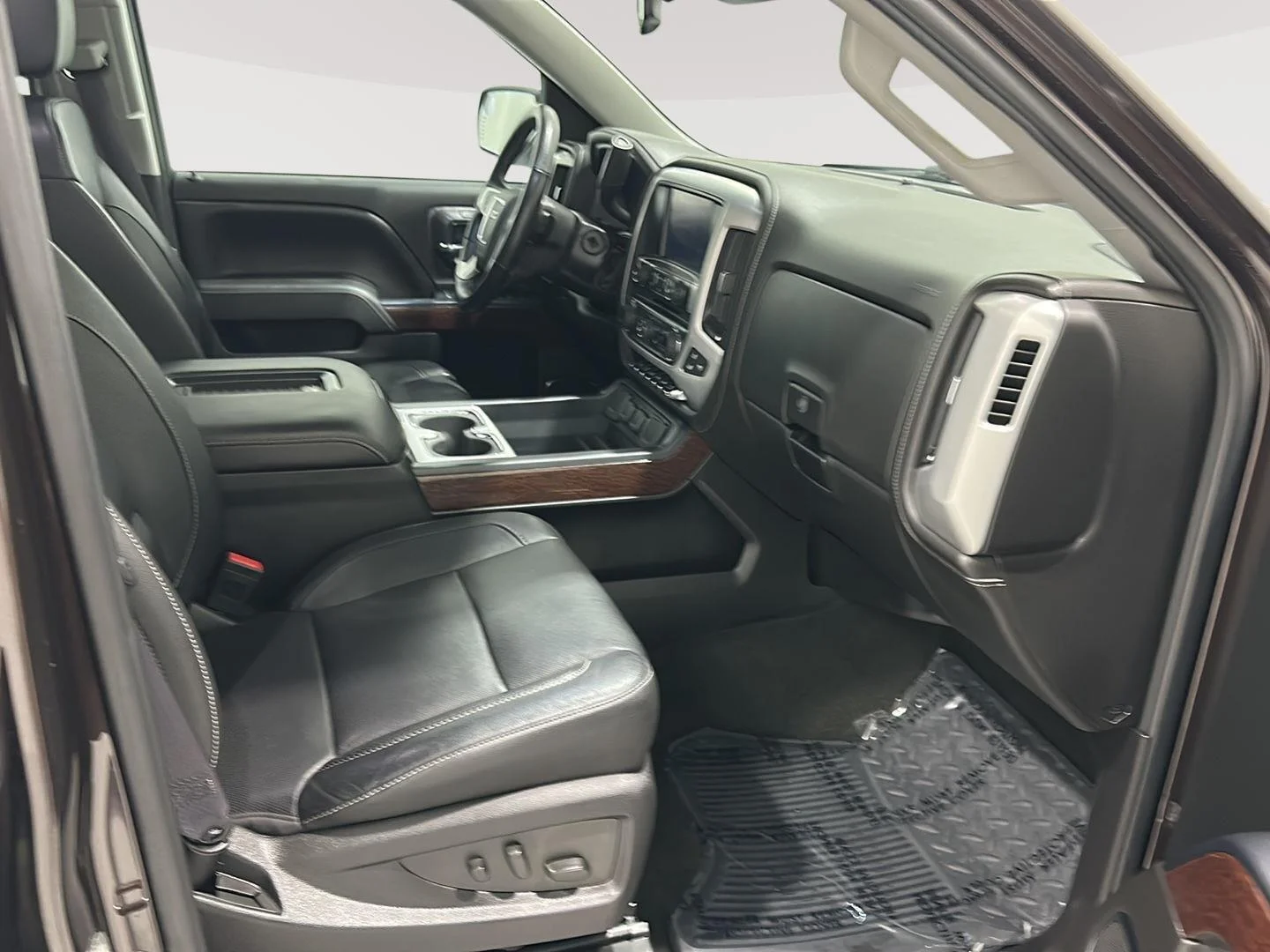Used 2016 MAHOGANY METALLIC GMC SLT image 26