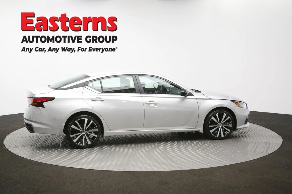 Used 2022 Silver Nissan 2.5 SR image 40