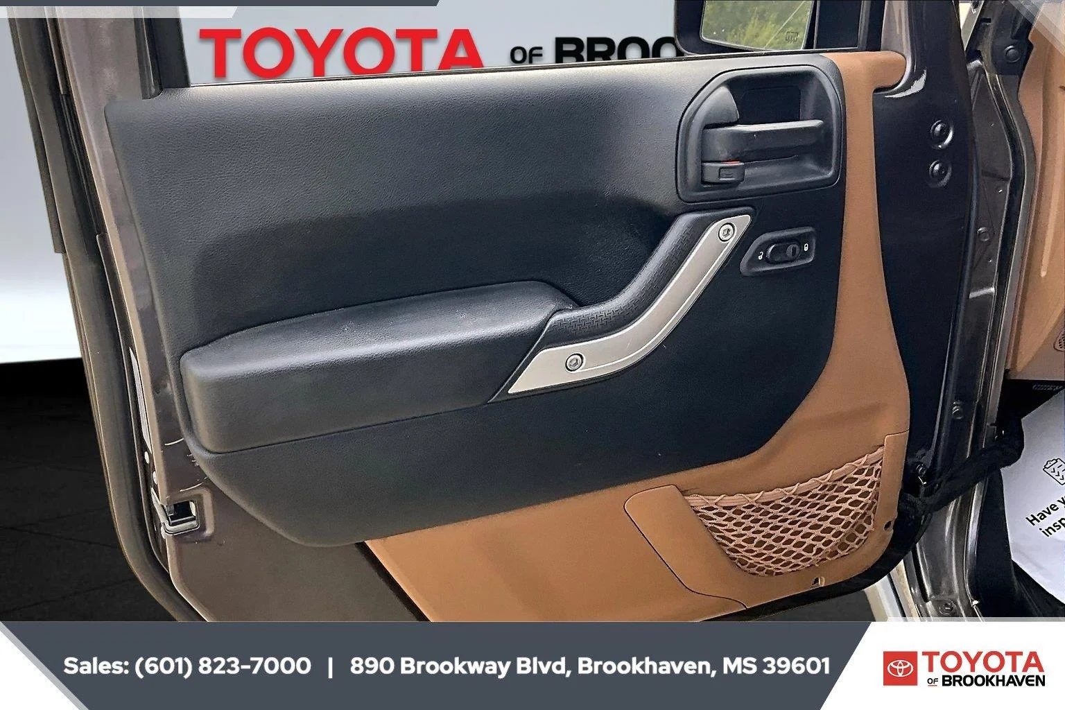 Used 2016 Granite Crystal Metallic Clearcoat Jeep Sahara image 16