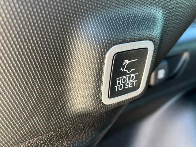 New 2026 Baltic Gray Metallic Clear-Coat Exterior Paint Jeep Limited image 24