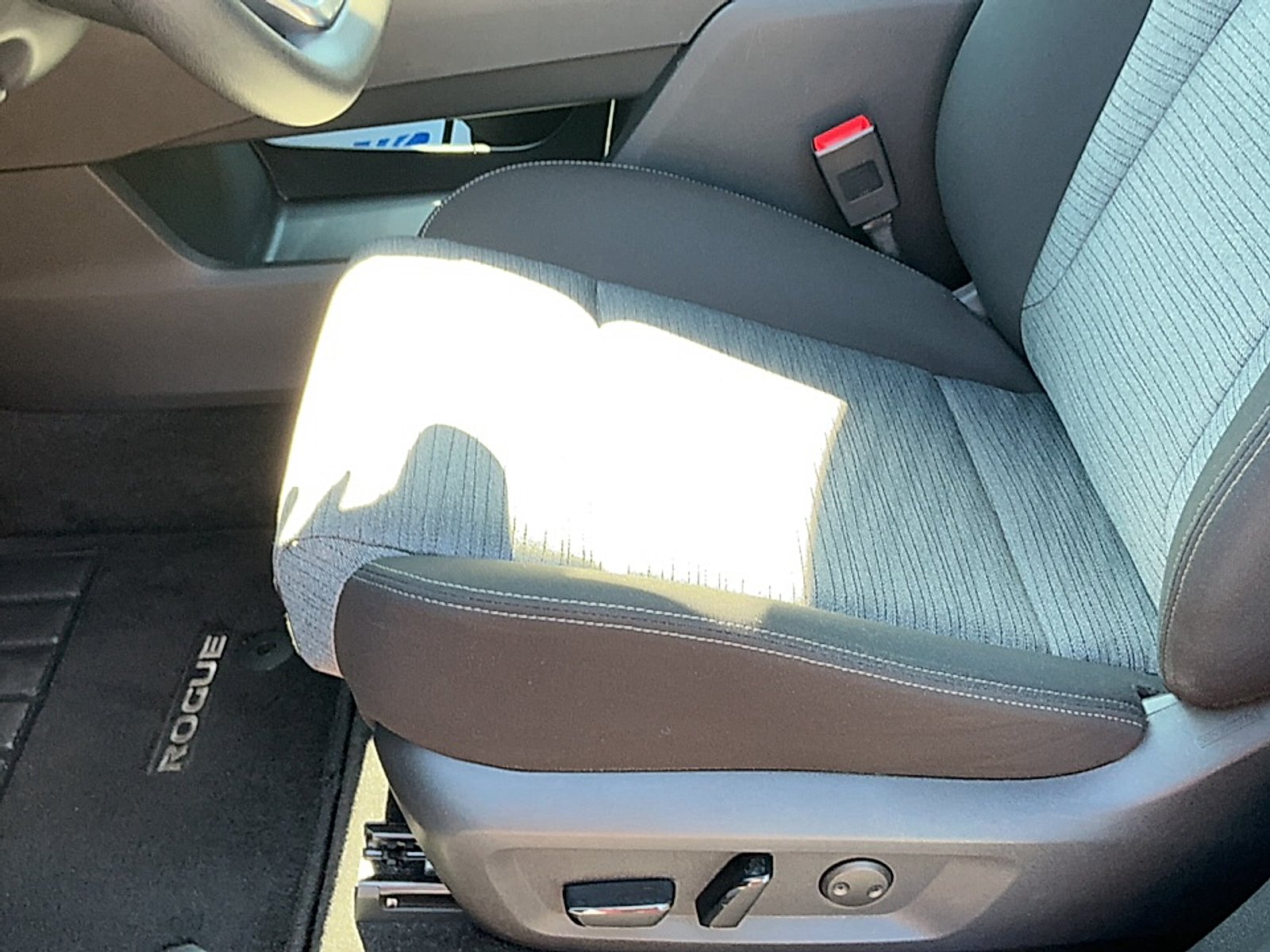 Used 2023  Nissan SV FWD image 14