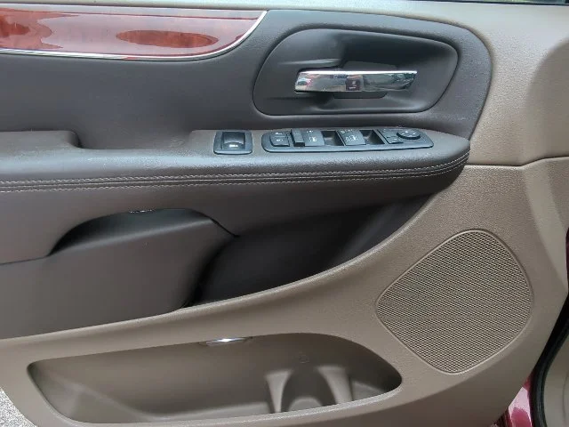Used 2013 Red Chrysler Touring image 12