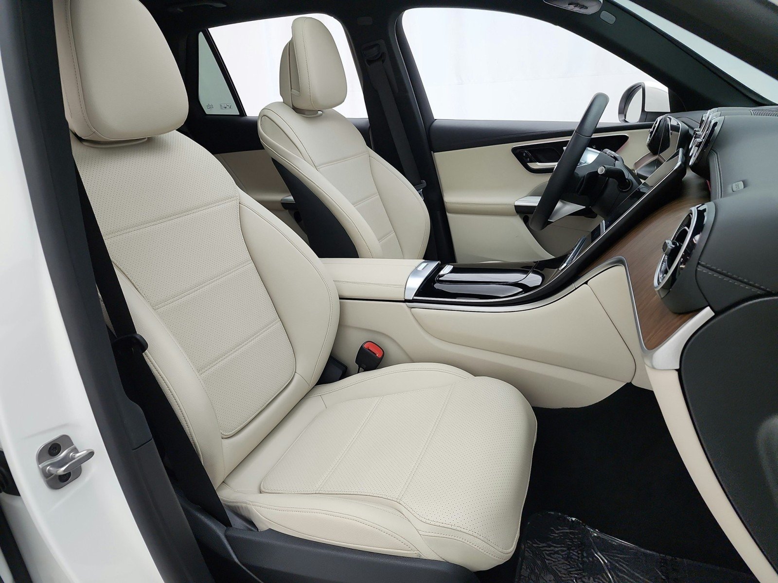 Certified Used 2024 Polar White Mercedes-Benz GLC 300 4MATIC® SUV image 20