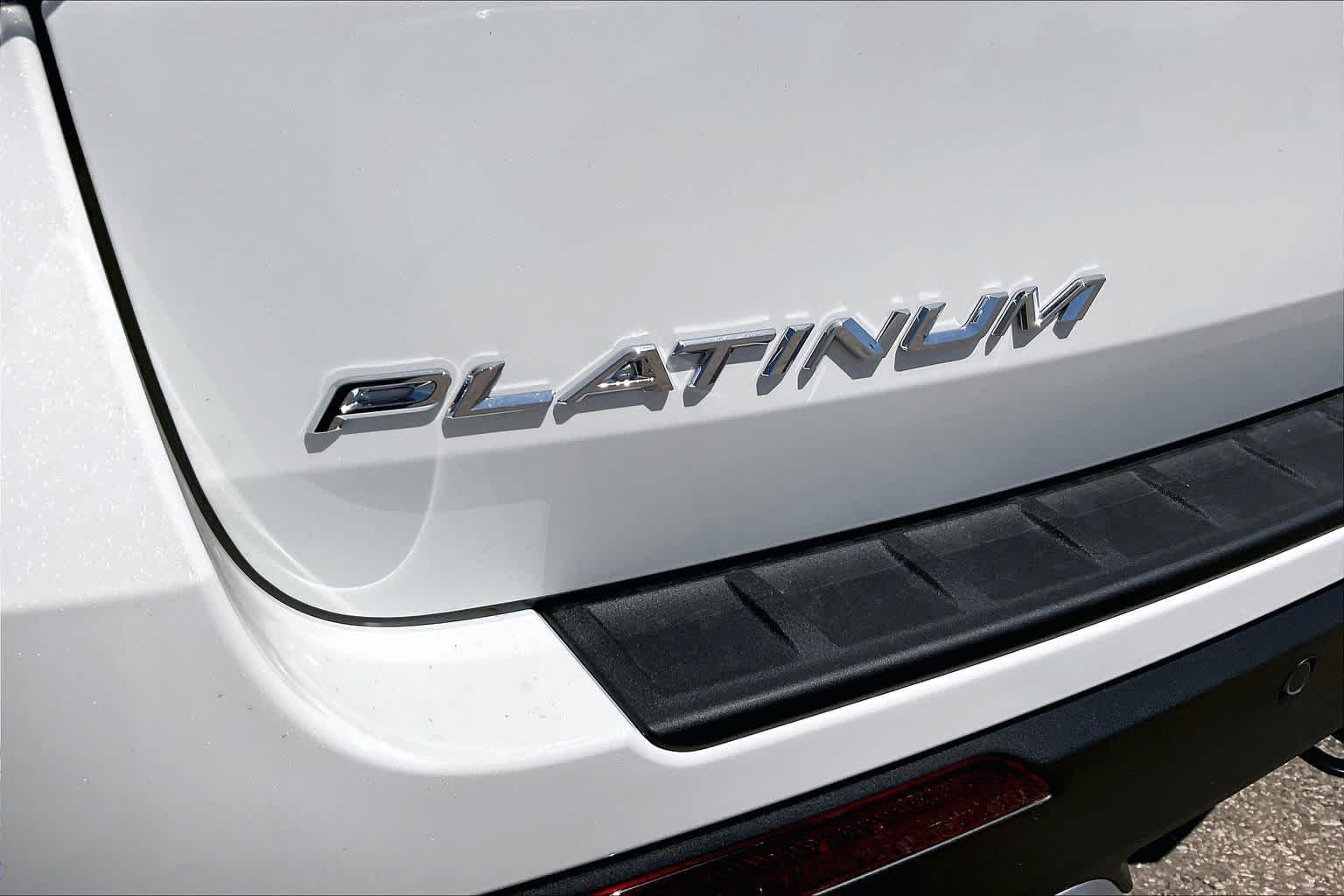 New 2026 Star White Metallic Tri-Coat Ford Platinum™ image 15