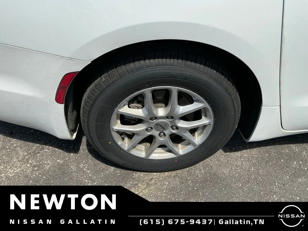 Used 2023 White Chrysler Touring L image 23
