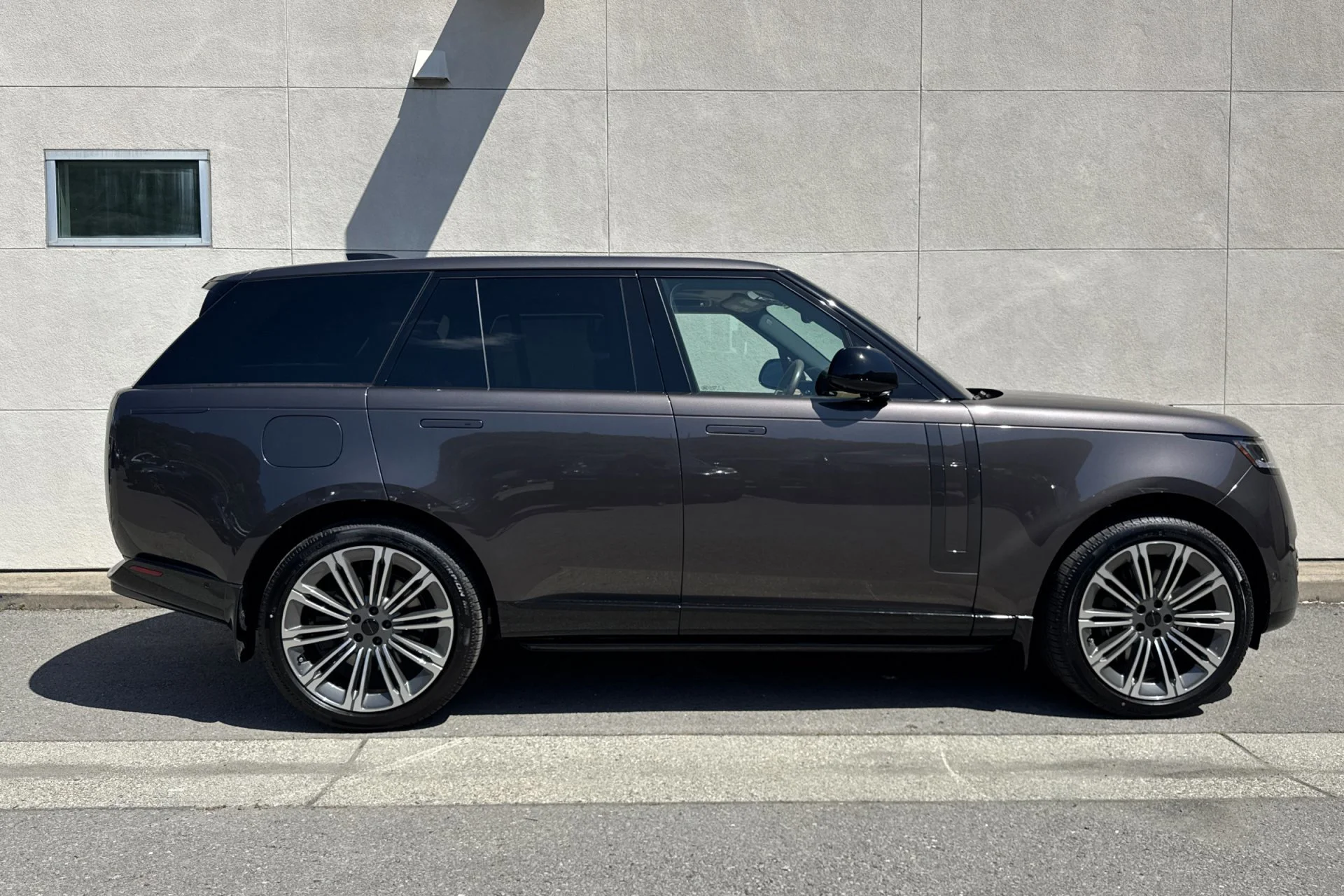New 2026  Land Rover SE image 8