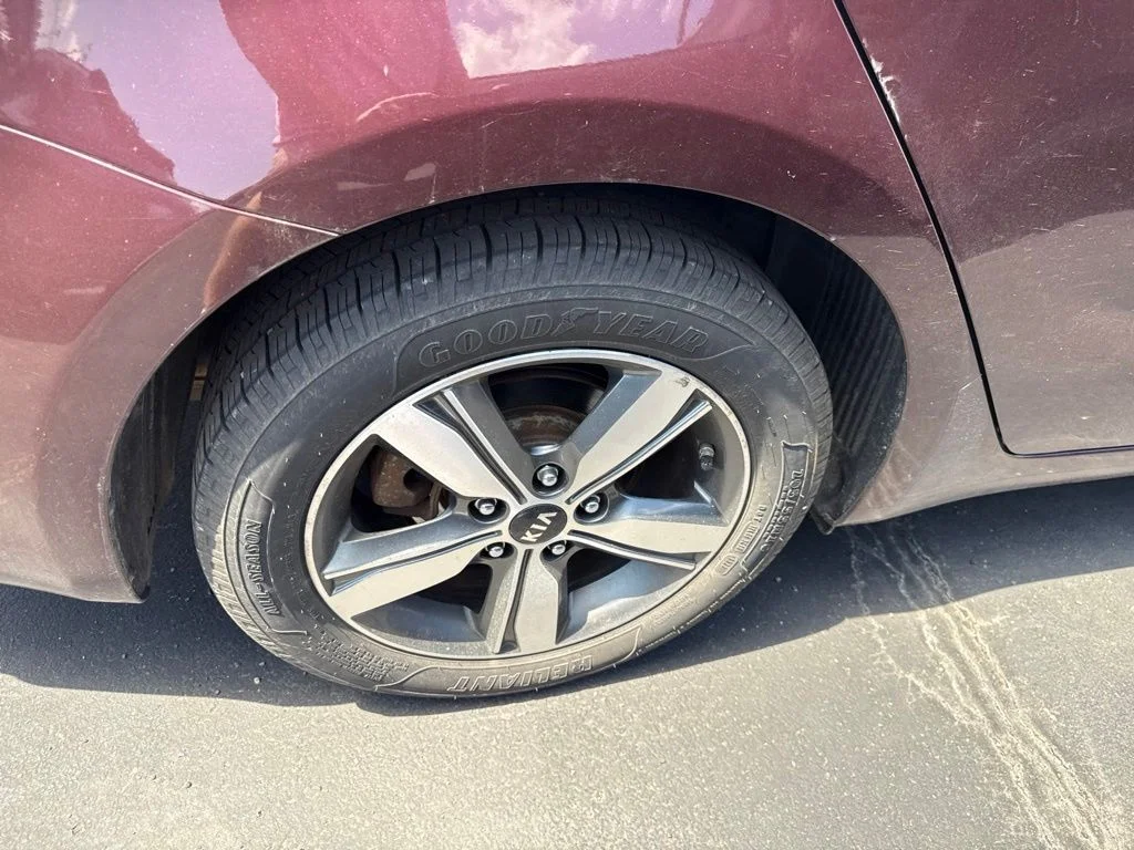 Used 2018 Red Kia LX image 23