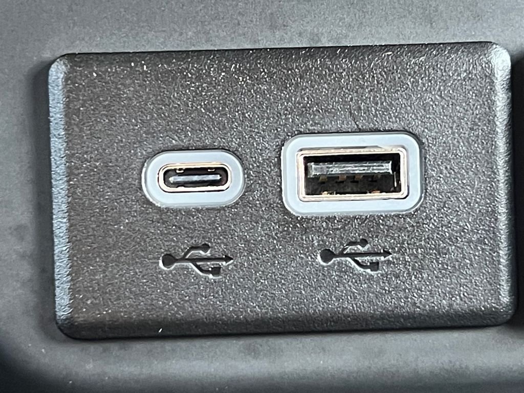 Used 2025 White Chevrolet Custom image 6