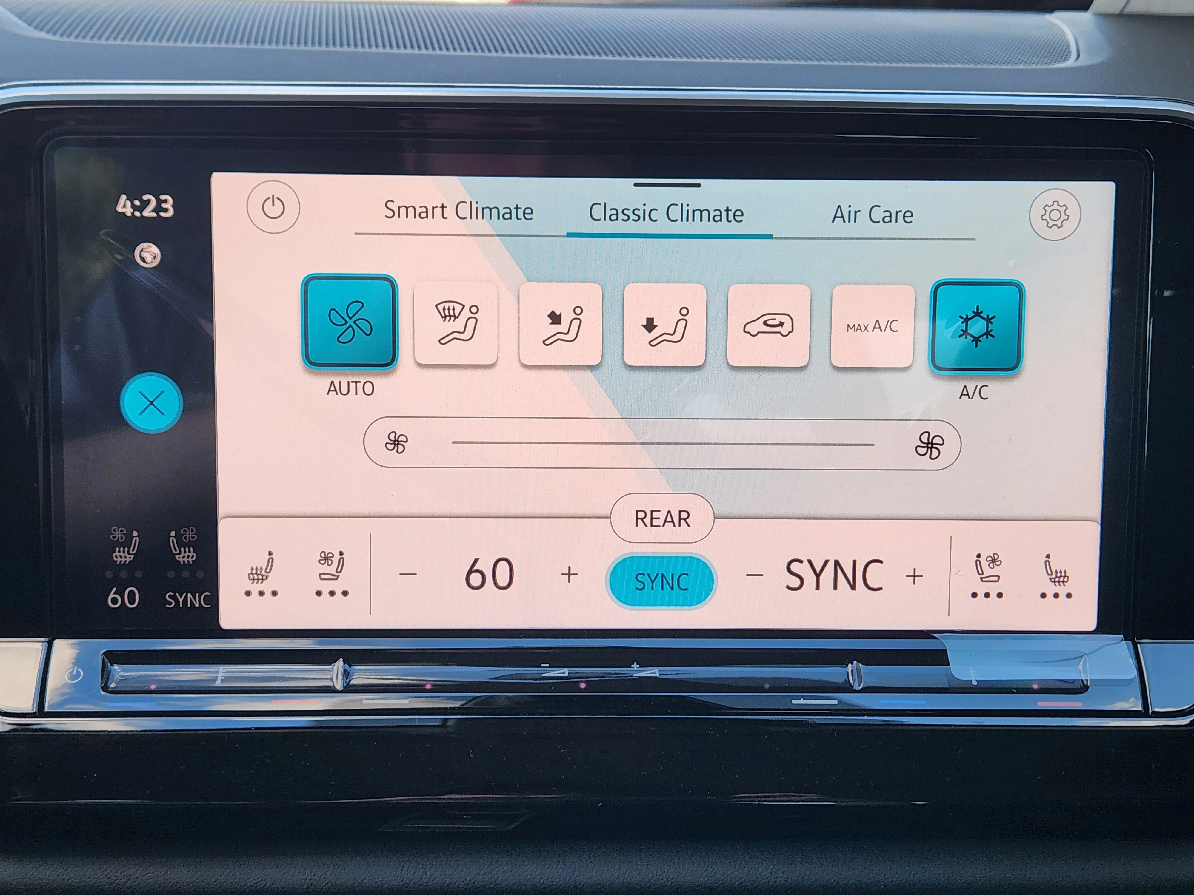 2026 Volkswagen Atlas SE w/Tech - Photo 14