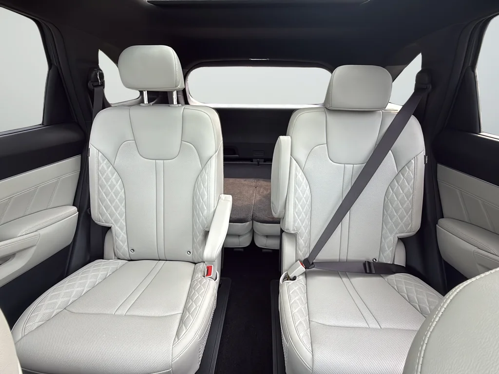 Used 2025 Green Kia SX Prestige image 46