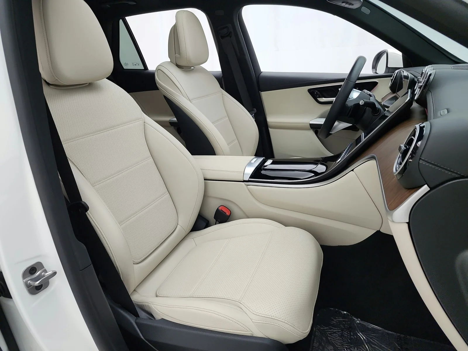 Certified Used 2024 Polar White Mercedes-Benz GLC 300 4MATIC® SUV image 20