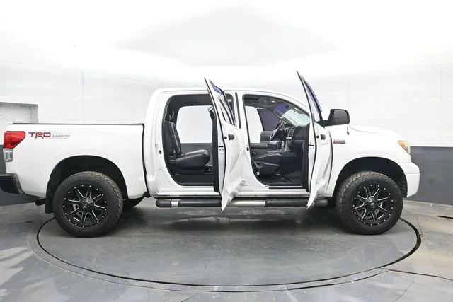 Used 2011 White Toyota Grade image 48