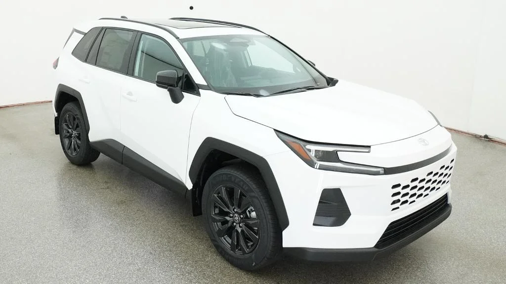 New 2026 Ice Cap Toyota XLE Premium image 10