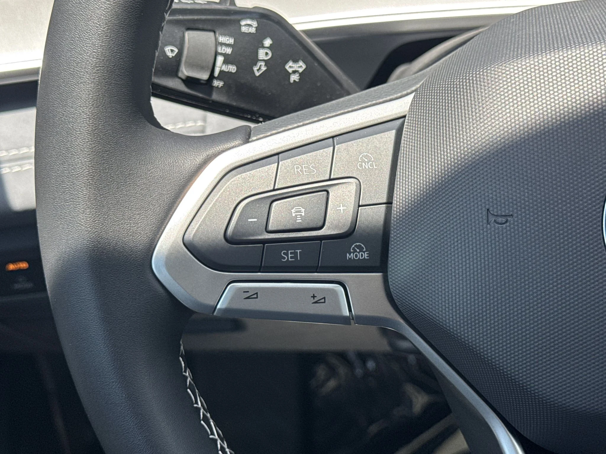 New 2026 Deep Black Pearl Volkswagen SE image 18