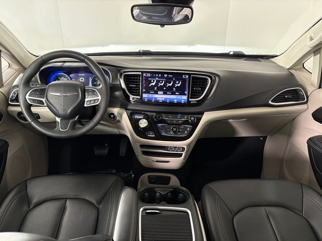 Used 2024 Silver Chrysler Touring L image 36