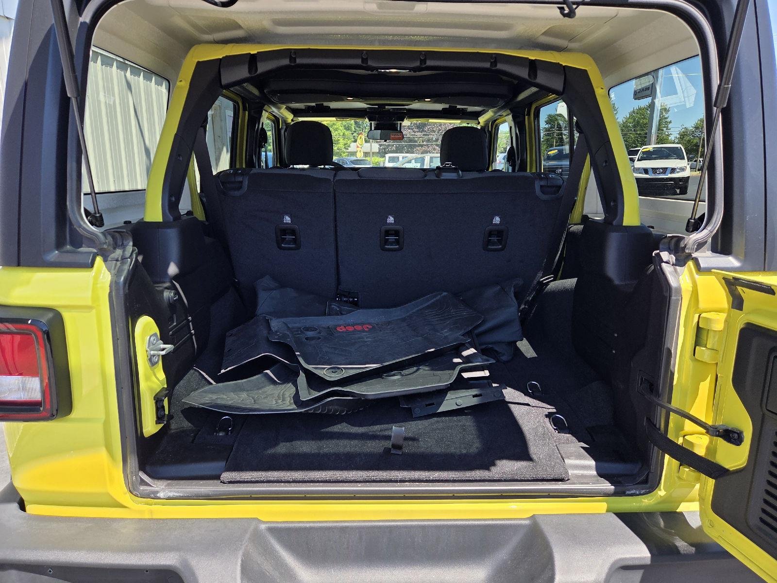 Used 2024 YELLOW JEEP SPOR image 9