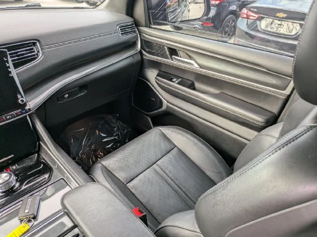 Used 2023 Gray Jeep Base image 14