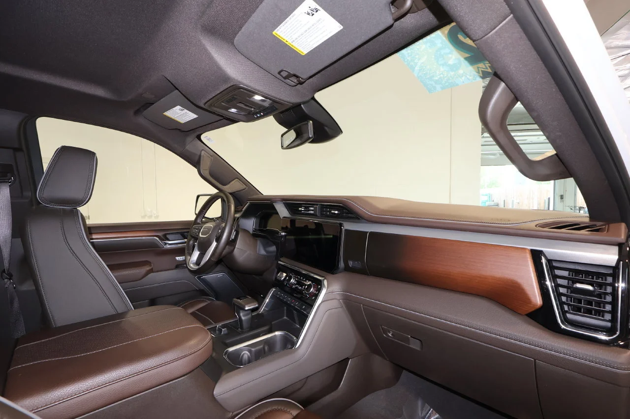Used 2025 White Frost Tricoat GMC Denali image 29