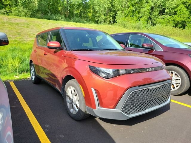 Used 2025 Orange Kia S image 1