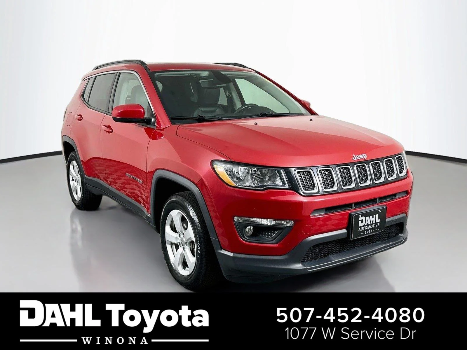 Used 2019 Redline Pearlcoat Jeep Latitude image 1