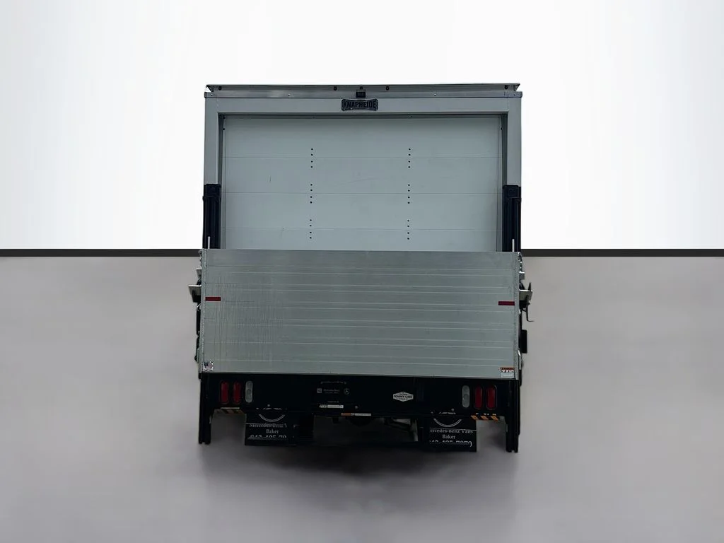 Used 2024 Blue Mercedes-Benz BOX TRUCK image 4