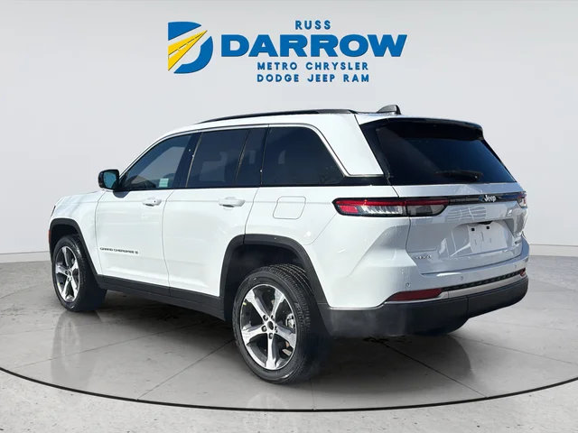 New 2026 Bright White Clear-Coat Exterior Paint Jeep Limited image 3