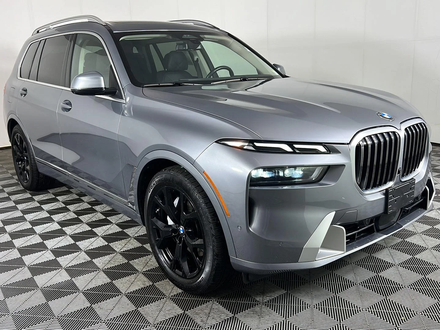 Used 2024 Skyscraper Grey Metallic BMW xDrive40i image 24