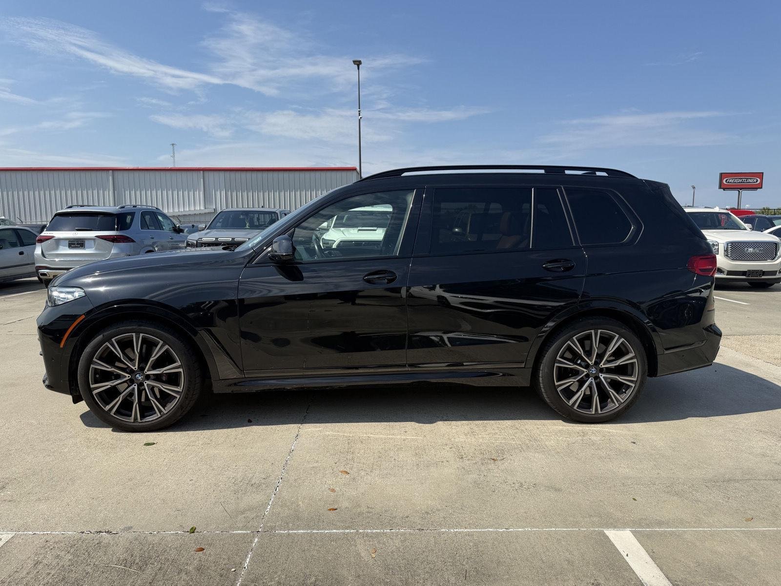 Used 2021 Black Sapphire Metallic BMW M50i image 16