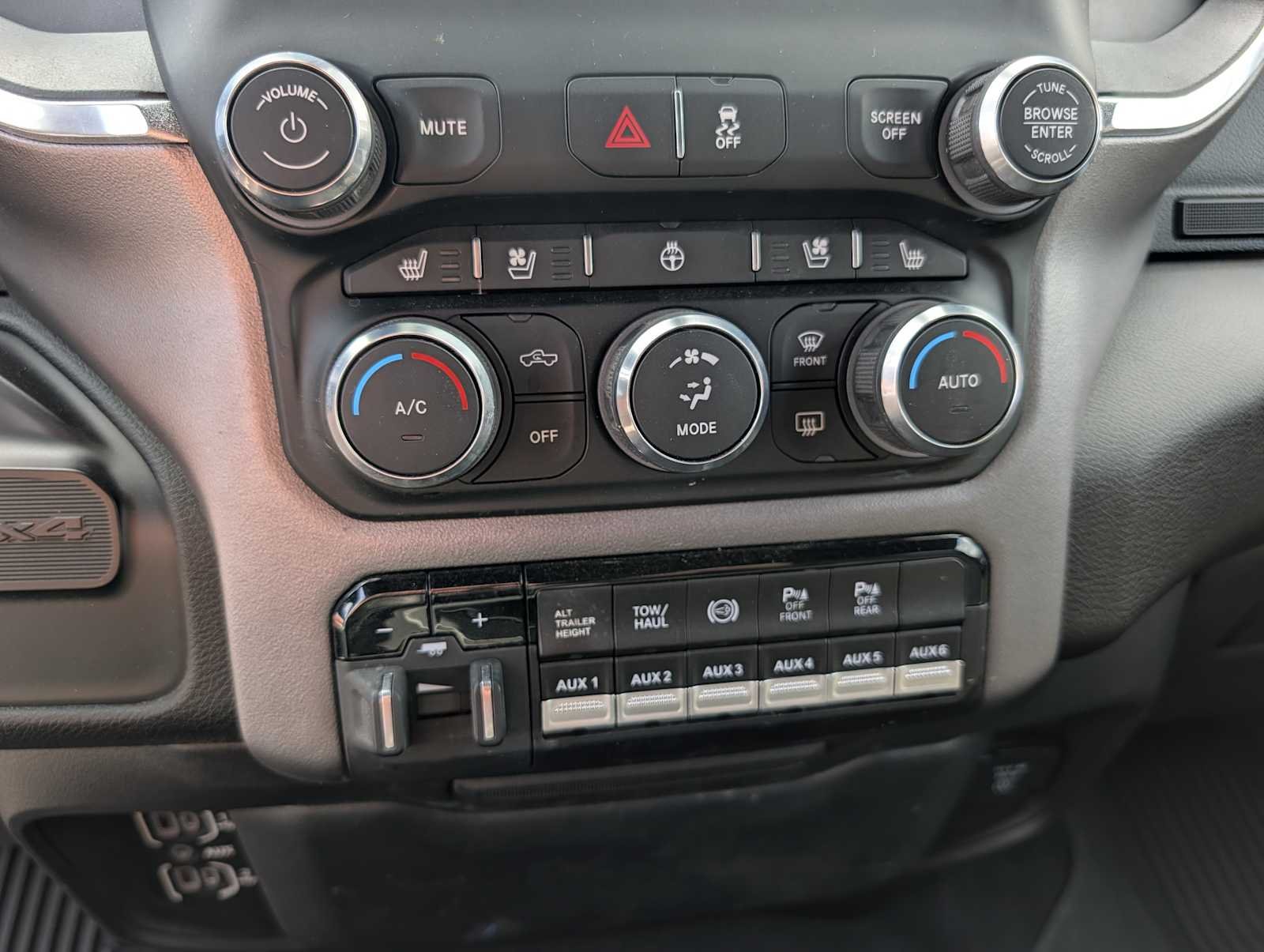 Used 2022 Granite Crystal Metallic Clearcoat Ram Laramie image 26