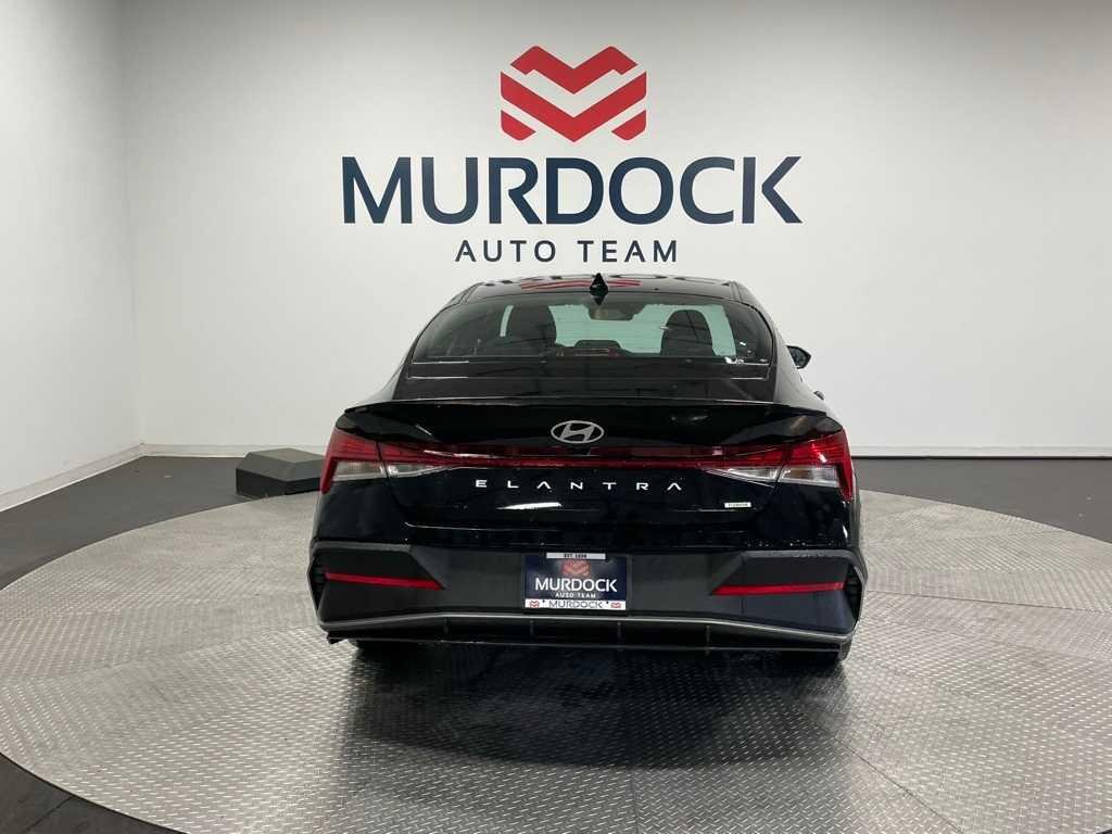 New 2025 Abyss Black Hyundai SEL Sport image 12