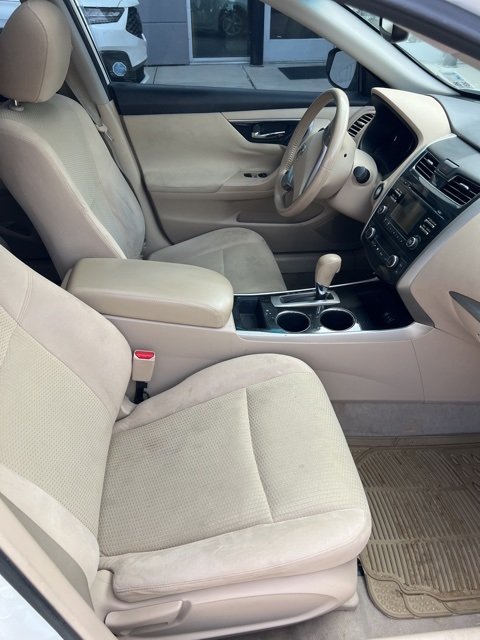 2014 Nissan Altima 2.5 SV photo 2