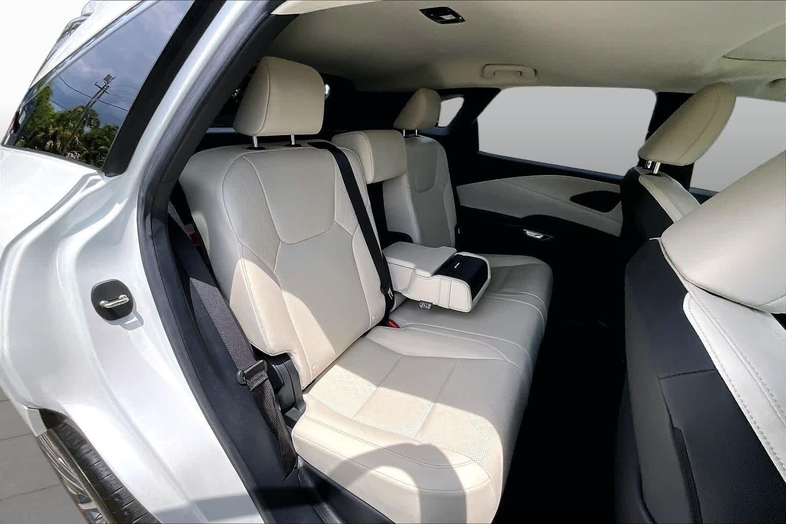 Used 2023 Eminent White Pearl Lexus Premium Plus image 20