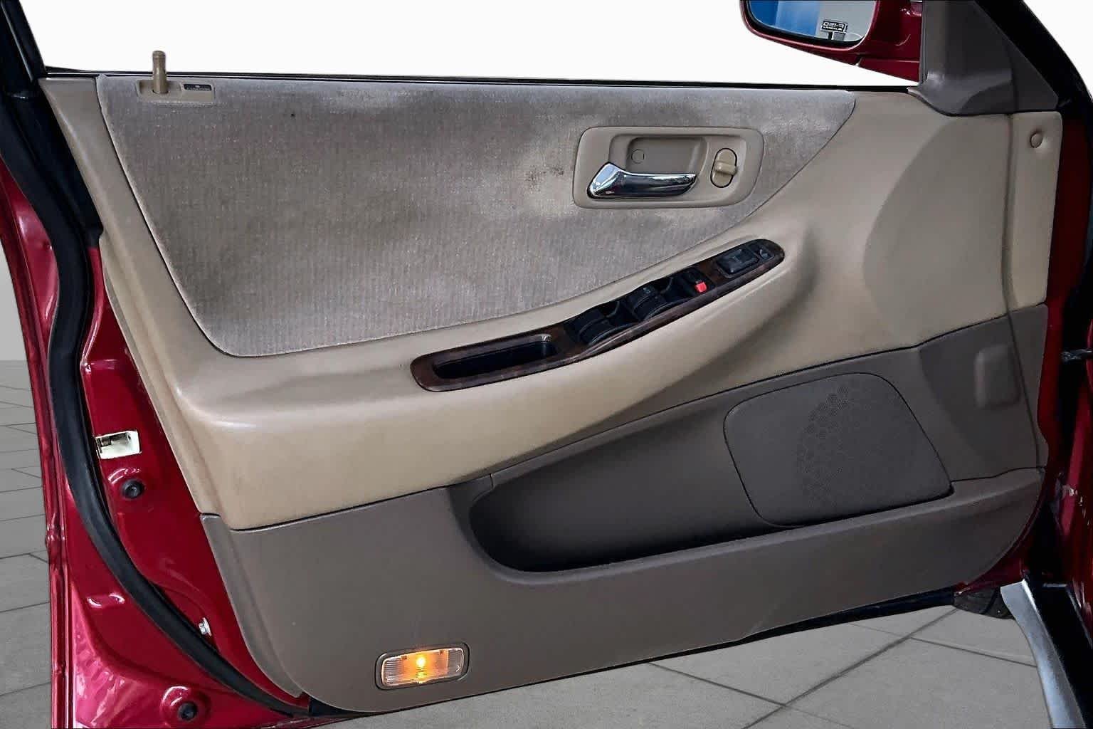Used 2002 Firepepper Red Pearl Honda SE image 20