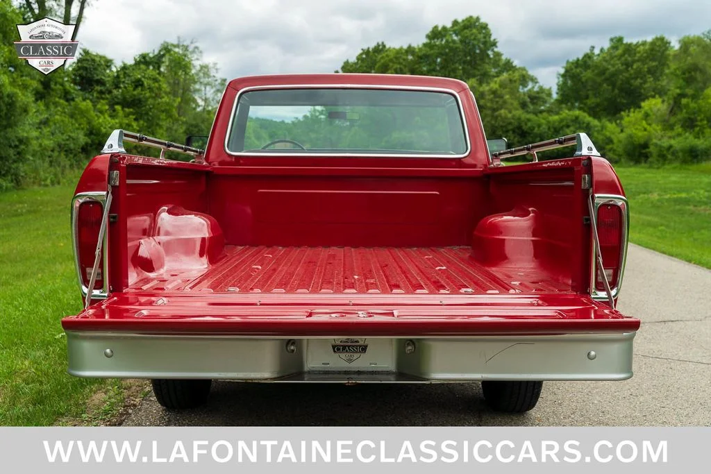 Used 1975 Red Ford  image 56