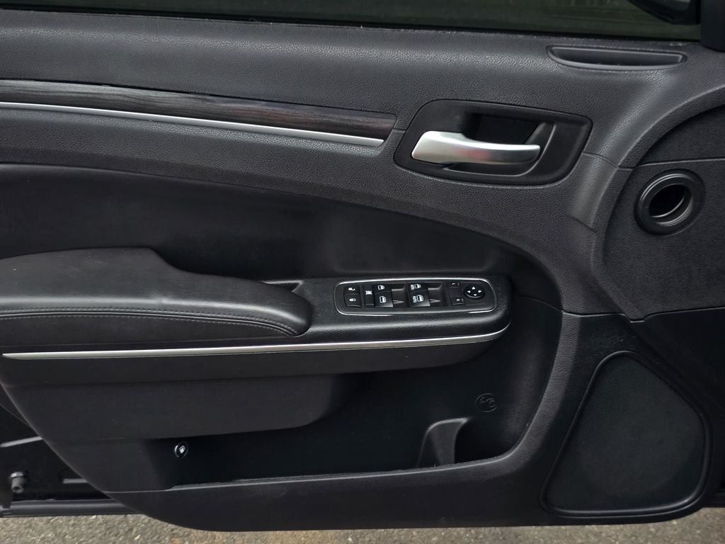 Used 2018 Gloss Black Chrysler Touring image 10